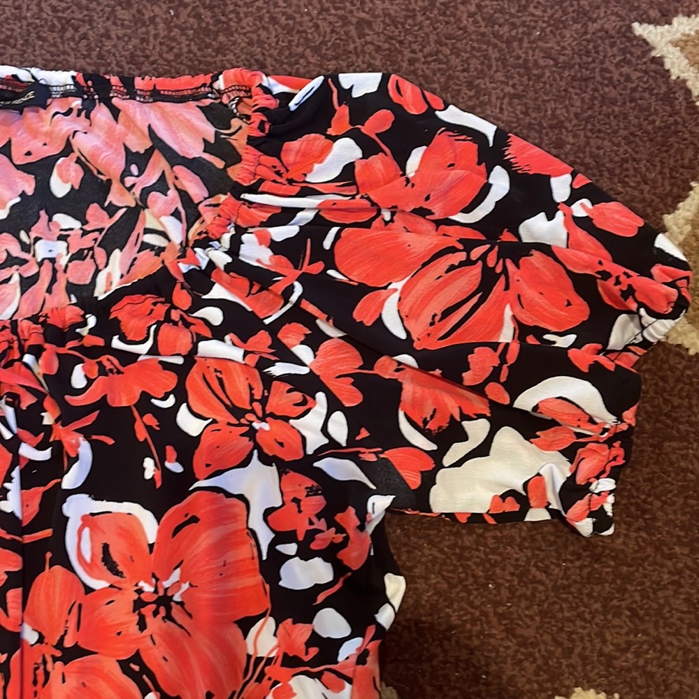 Blouse with shorts sleeves with round neck and bow - Picture 7 of 9